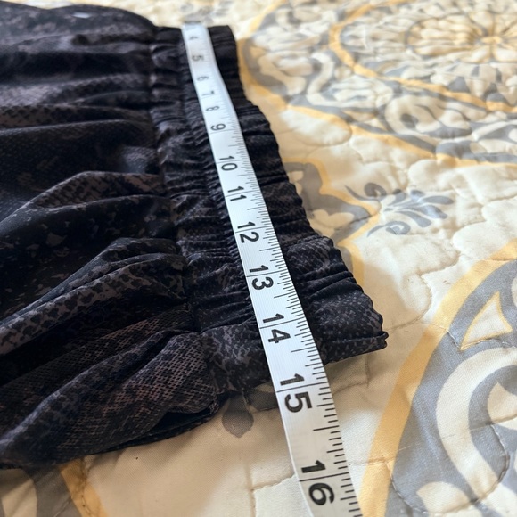 Glyder Womens Black Snakeskin Lined Running Shorts, Medium - Picture 5 of 9